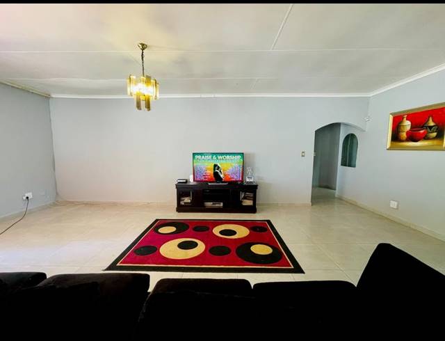 3 BEDROOM HOUSE FOR SALE IN RIDGEWAY